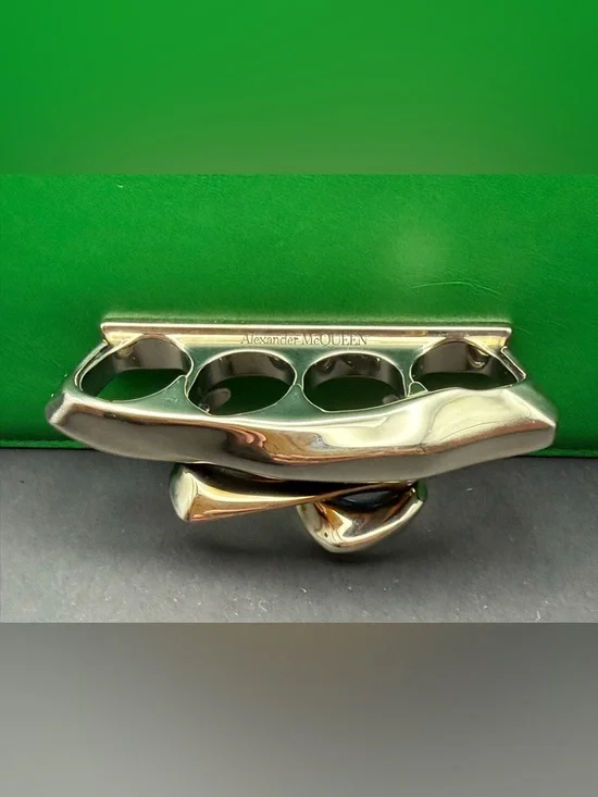 Alexander McQueen Green Leather Shoulder Bag with Silver Knuckle Handle - Picture 3 of 7